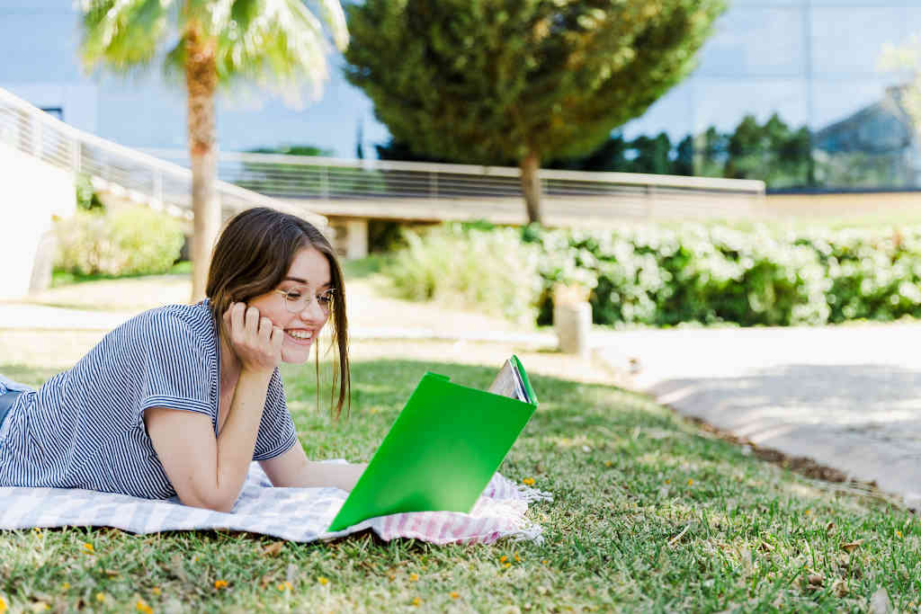 Ficha de vocabulario de vacaciones en inglés para nivel B1 Cambridge PET